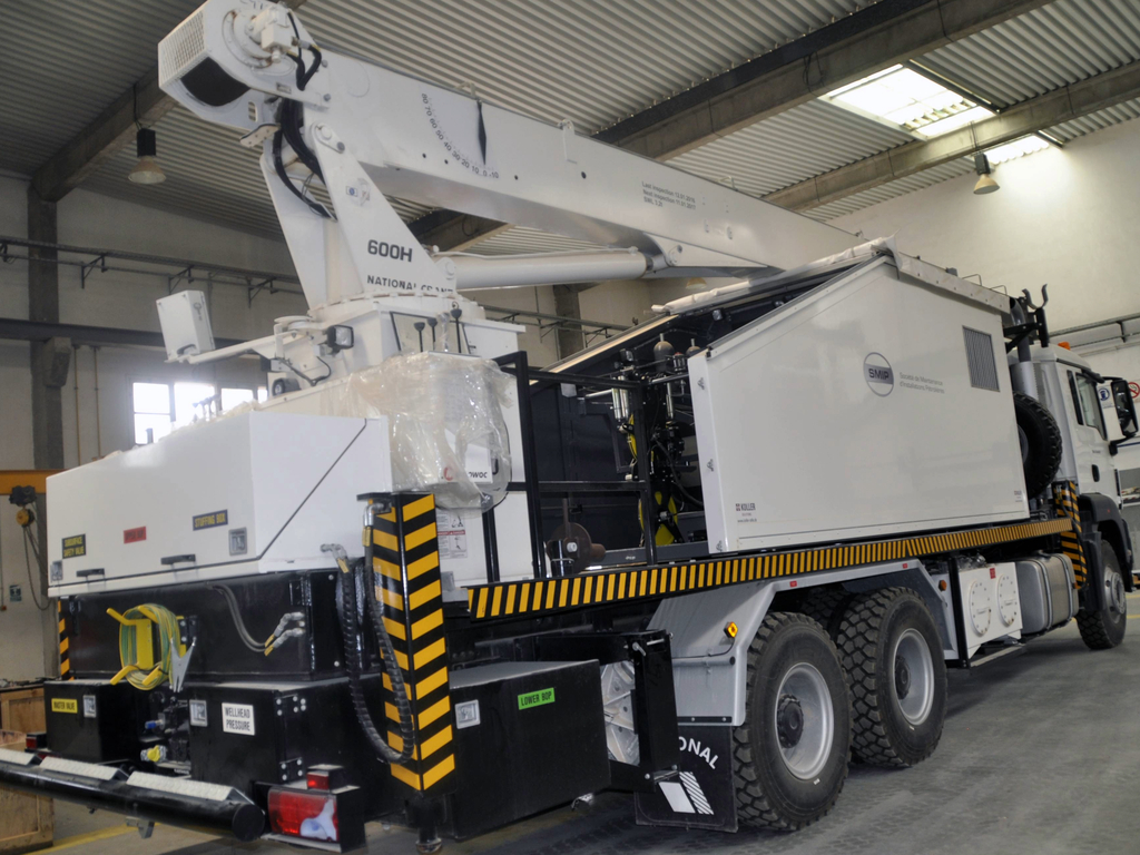 Onshore Slick-Line Unit